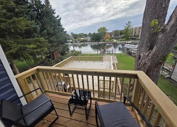 Holiday home 3br 2bth Waterfront Vacation On Riverwalk To Downtown With Pier *