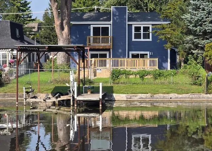 3br 2bth Waterfront Vacation On Riverwalk To Downtown With Pier Holiday home *