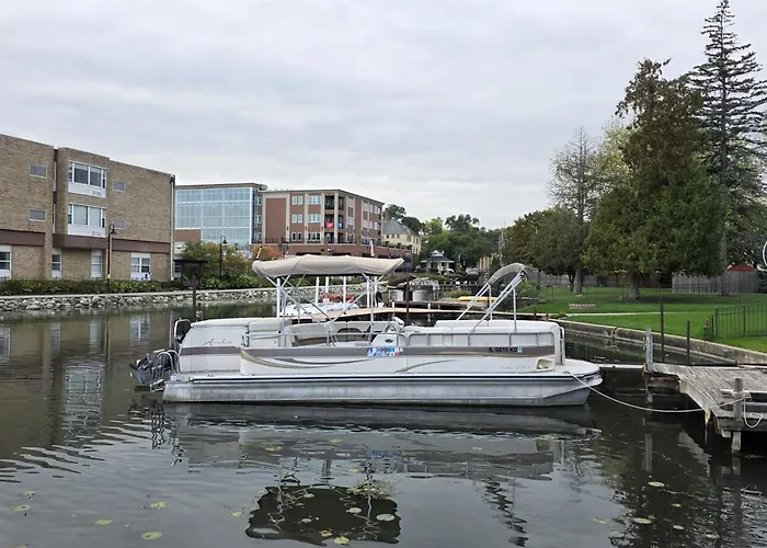 3br 2bth Waterfront Vacation On Riverwalk To Downtown With Pier *
