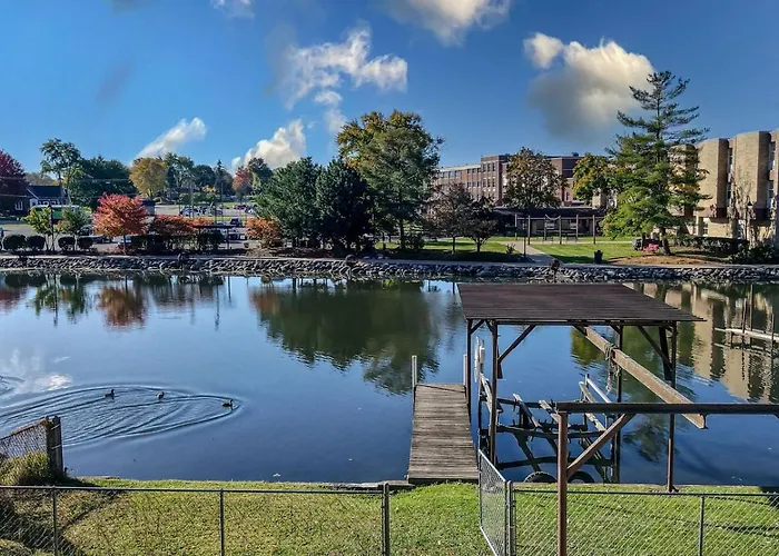 3br 2bth Waterfront Vacation On Riverwalk To Downtown With Pier Holiday home