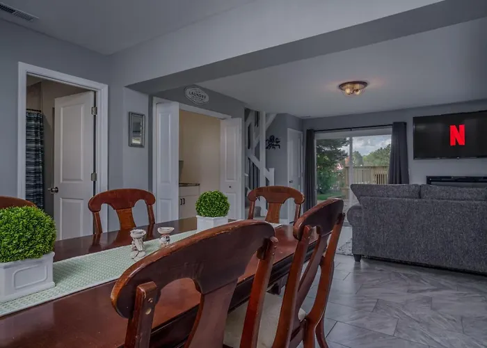 3br 2bth Waterfront Vacation On Riverwalk To Downtown With Pier Holiday home