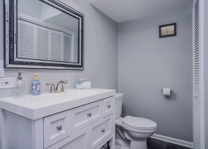 3br 2bth Waterfront Vacation On Riverwalk To Downtown With Pier Holiday home