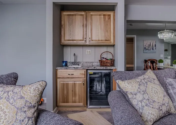 3br 2bth Waterfront Vacation On Riverwalk To Downtown With Pier McHenry