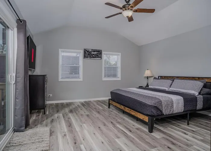 3br 2bth Waterfront Vacation On Riverwalk To Downtown With Pier Holiday home McHenry