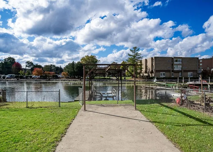 3br 2bth Waterfront Vacation On Riverwalk To Downtown With Pier McHenry