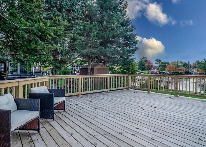 3br 2bth Waterfront Vacation On Riverwalk To Downtown With Pier