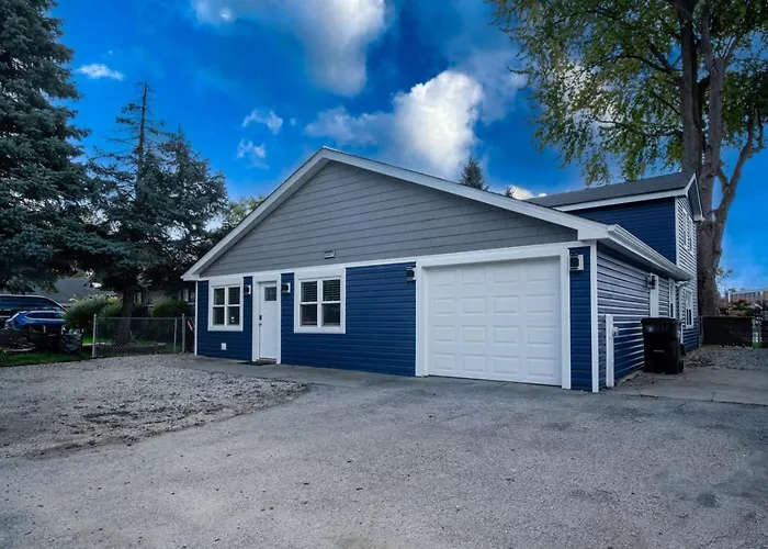 Holiday home 3br 2bth Waterfront Vacation On Riverwalk To Downtown With Pier