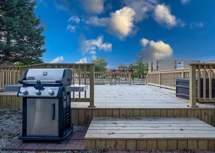 3br 2bth Waterfront Vacation On Riverwalk To Downtown With Pier Holiday home McHenry