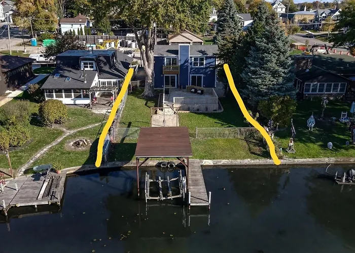 3br 2bth Waterfront Vacation On Riverwalk To Downtown With Pier Holiday home McHenry